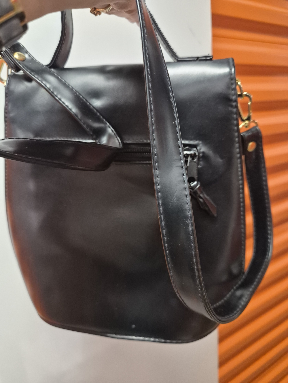 Vintage Black Crossbody Bag with Gold Jaguar Accent - Picture 3 of 5
